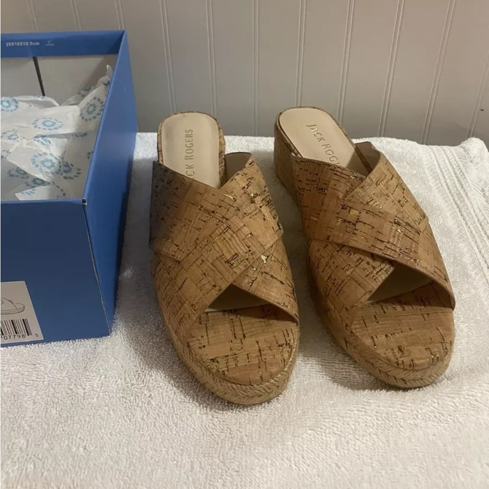 JACK ROGERS NWT Sloane cross-band wedge gold fleck cork. Size 8.5 M